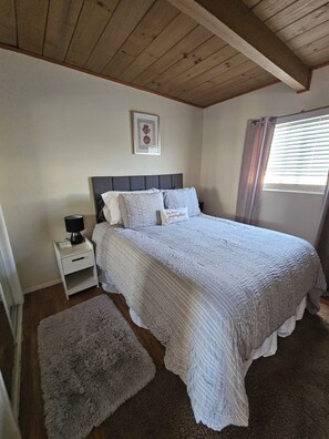 2 bedrooms, iron/ironing board, free WiFi, bed sheets - Cute Cozy and Quiet Upstairs 2 Bedroom Apartment in Richmond CA (Richmond)