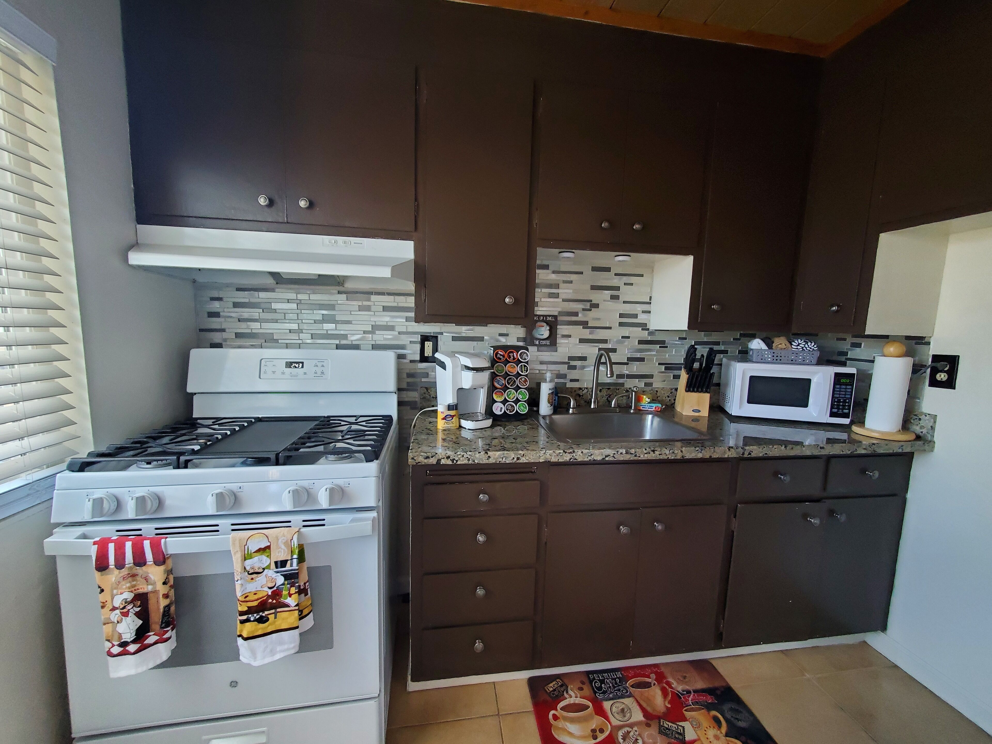 Cute Cozy and Quiet Upstairs 2 Bedroom Apartment in Richmond CA