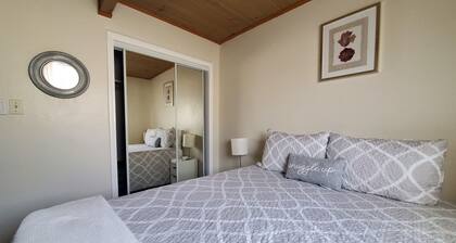 Cute Cozy and Quiet Upstairs 2 Bedroom Apartment in Richmond CA