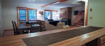 Cozy 3-bedroom house in peaceful Davis with EV charger minutes from adventure