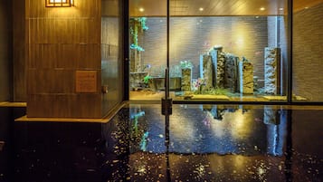 Indoor spa tub