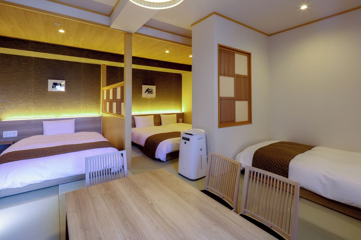 Vierbettzimmer im japanischen Stil, Nichtraucher (Deluxe) | Daunenbettdecken, Zimmersafe, Verdunkelungsvorhänge