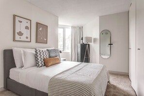 2 bedrooms, iron/ironing board, WiFi, bed sheets - Prime Back Bay 2BR/2B steps from Prudential Center, by Blueground (Boston)