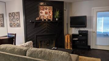 Condo (The ChileDrop - Walk to lift - Sleeps) | Interior