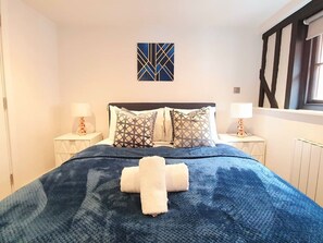 2 habitaciones, escritorio, tabla de planchar con plancha y wifi gratis