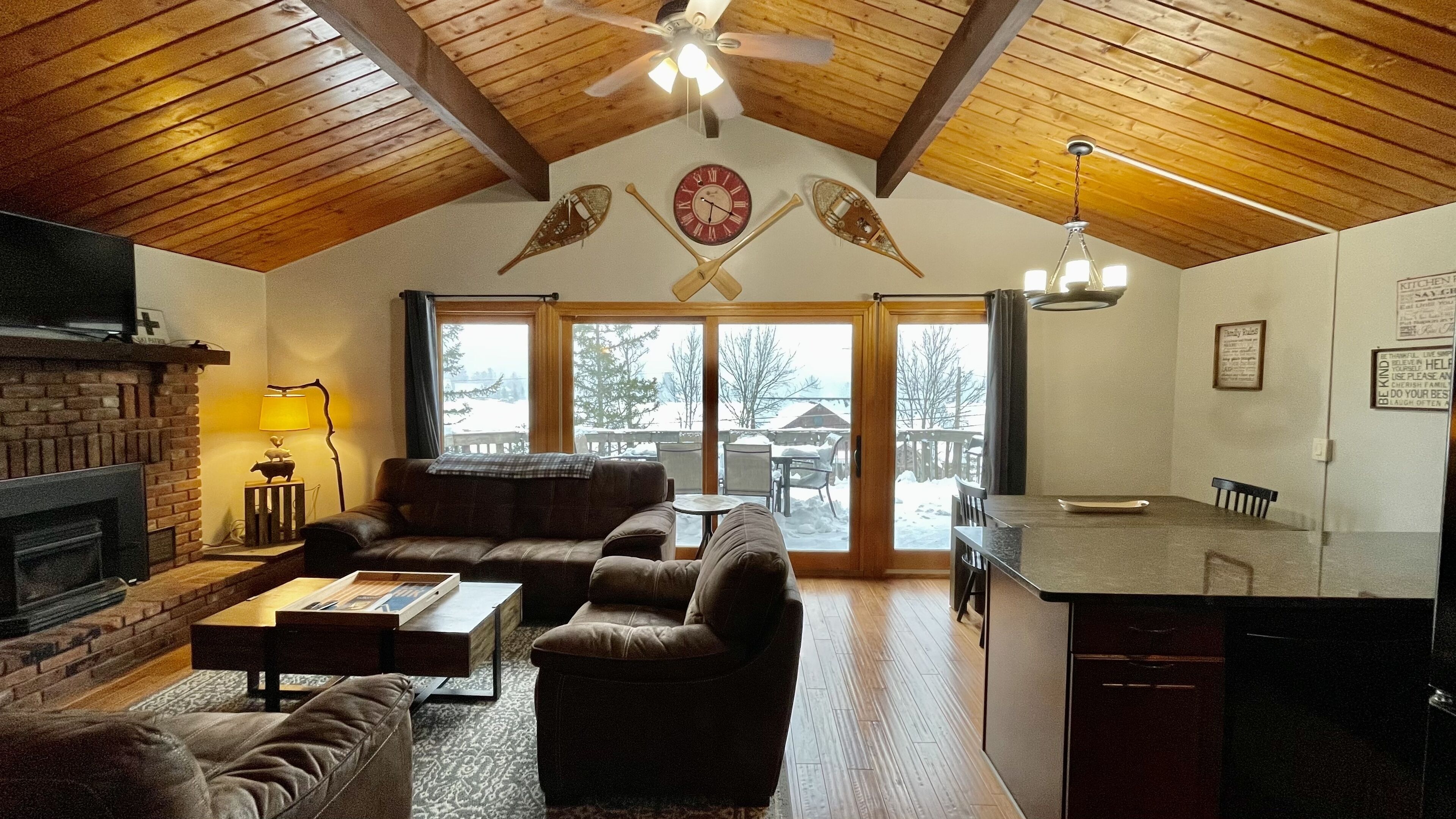 Welcome to Hunter Pine - Lake View Chalet!