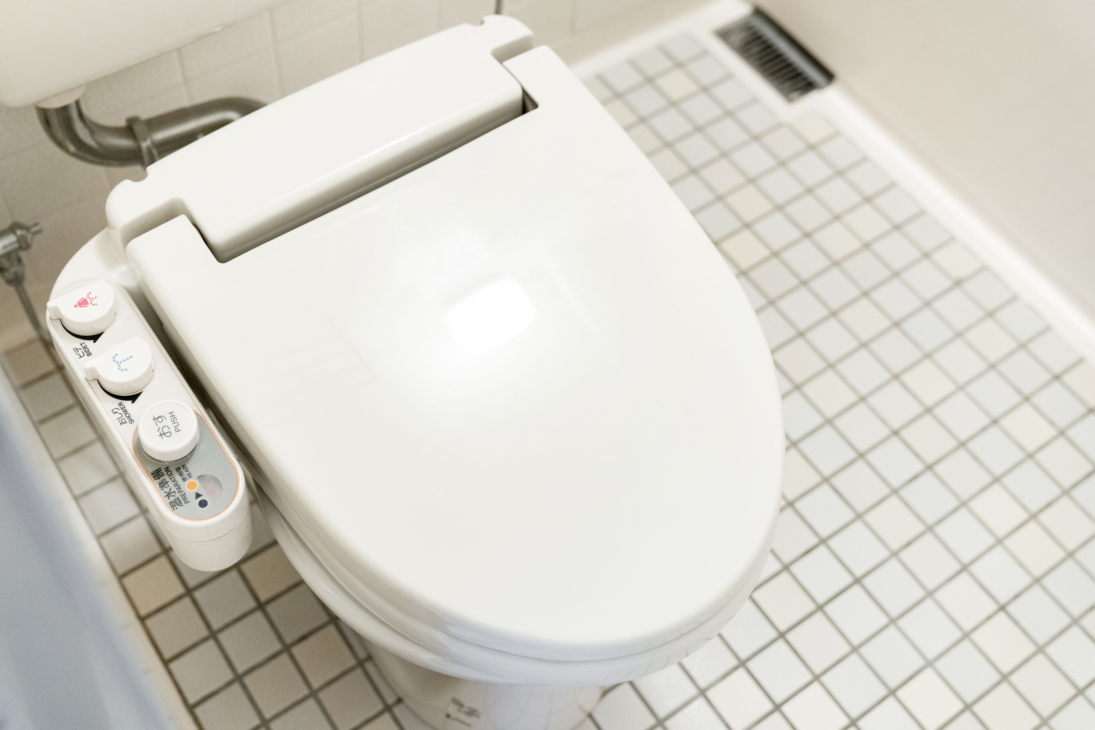 combined shower/bathtub, free toiletries, hair dryer, slippers