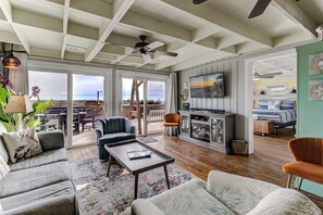 Smart TV, fireplace