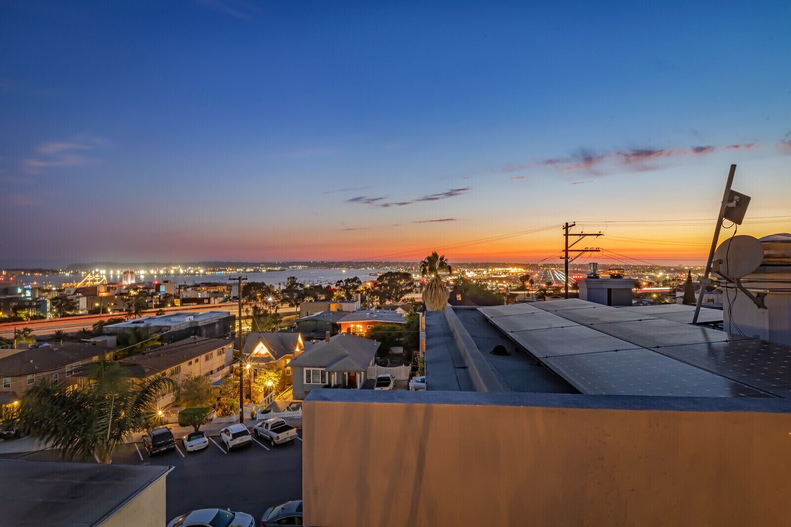 Modern 4BR/4B With Views of Harbor and Downtown