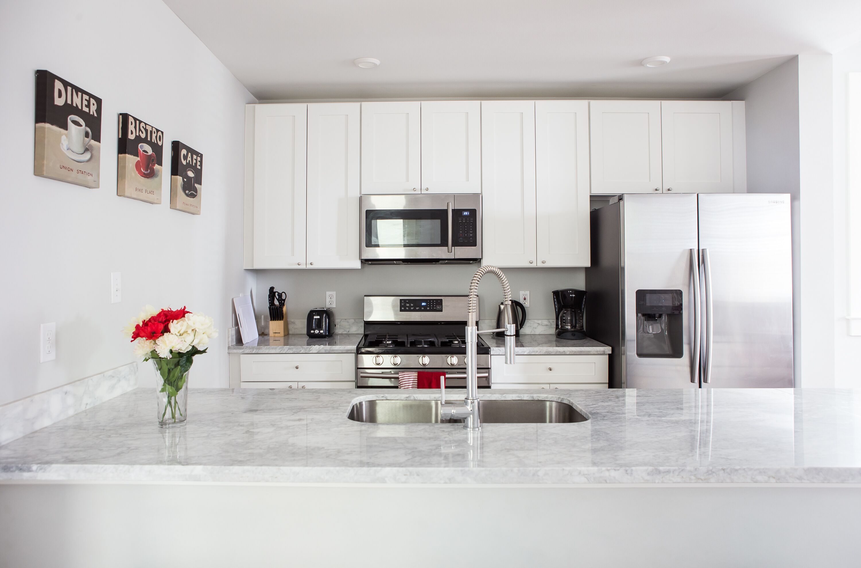 Gorgeous New 3BR/2.5ba Reno-Walking Distance to FQ