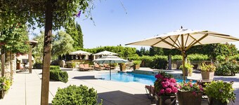 Tuscan villa nestled in the vineyard - Villa Riposo