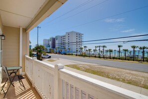 Casa, 3 habitaciones | Balcón