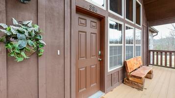 House (Sooner Settle Lodge - Incredible desi) | Balcony