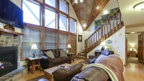House (Sooner Settle Lodge - Incredible desi) | Exterior - Sooner Settle Lodge (Reeds Spring)