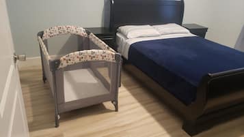 3 bedrooms, in-room safe, desk, iron/ironing board