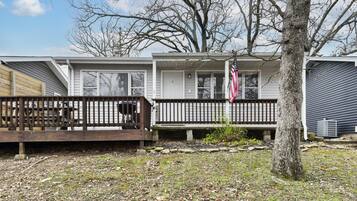 Cabin (Lighthouse 5 - Outdoor POOL - Lake Vi) | Exterior