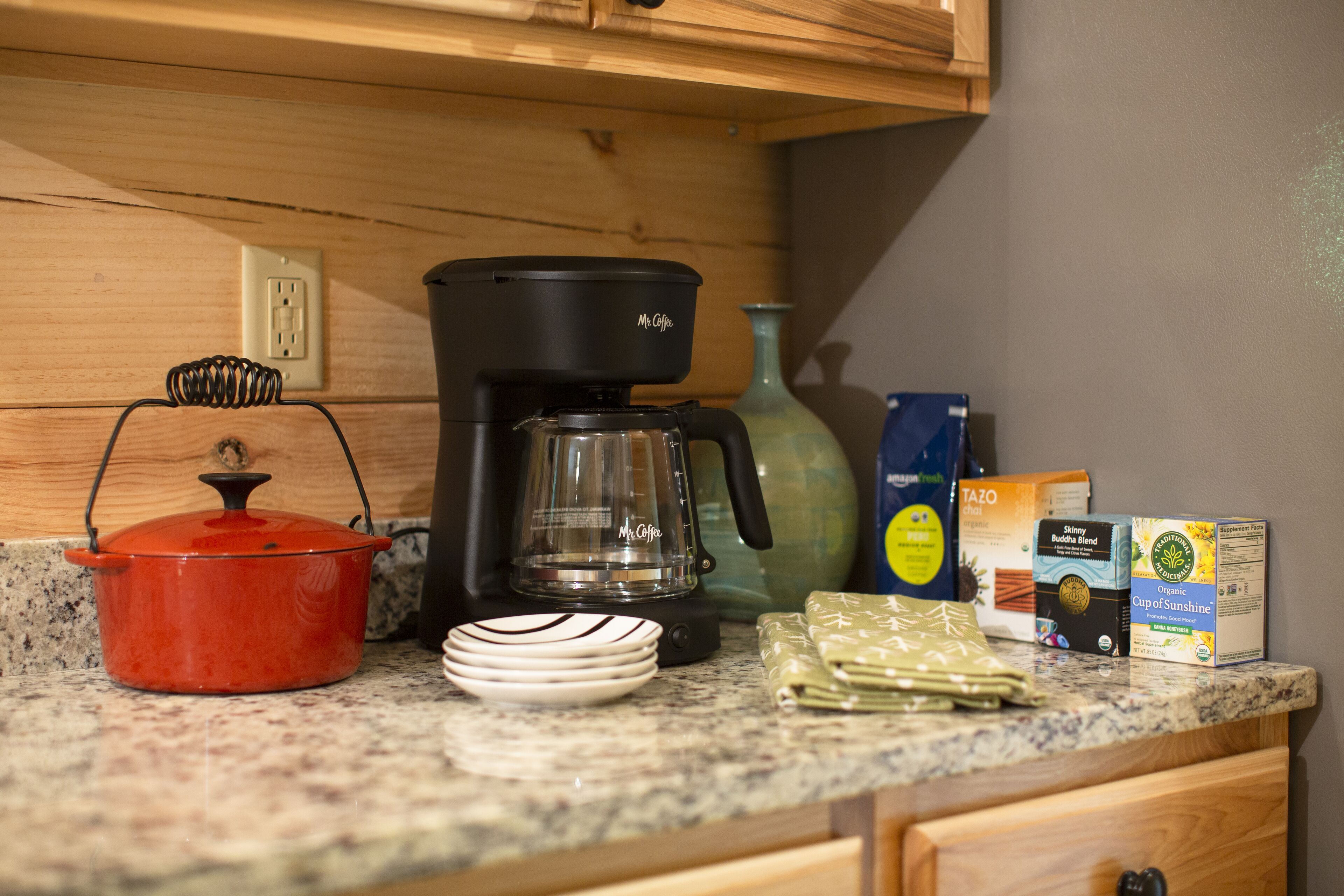 New Listing! "Just BEE🐝Log Cabin"-Stunning, peaceful, NEW , -10 min to Dwtn Ashe