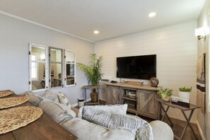 Kabin (Lighthouse 5-5B - Sleep up to 12! On ) | Eksterior