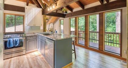 15-Acre Private Forest Retreat - 5BR - 10 Min to Nike & Intel - Ample Parking