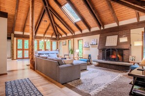 Smart TV, fireplace, table football, books - 15-Acre Private Forest Retreat - 5BR - 10 Min to Nike & Intel - Ample Parking (Beaverton)