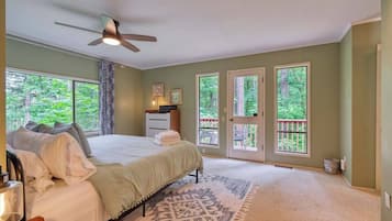 5 bedrooms, desk, iron/ironing board, free WiFi