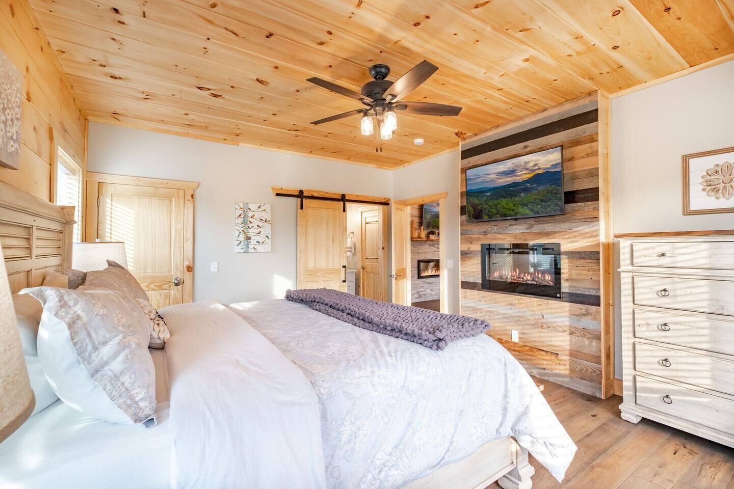 Fall Sale! Amazing Mountain Sunset Bliss! Hot Tub!