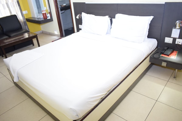 Executive Double Room | Soundproofing, free WiFi, bed sheets
