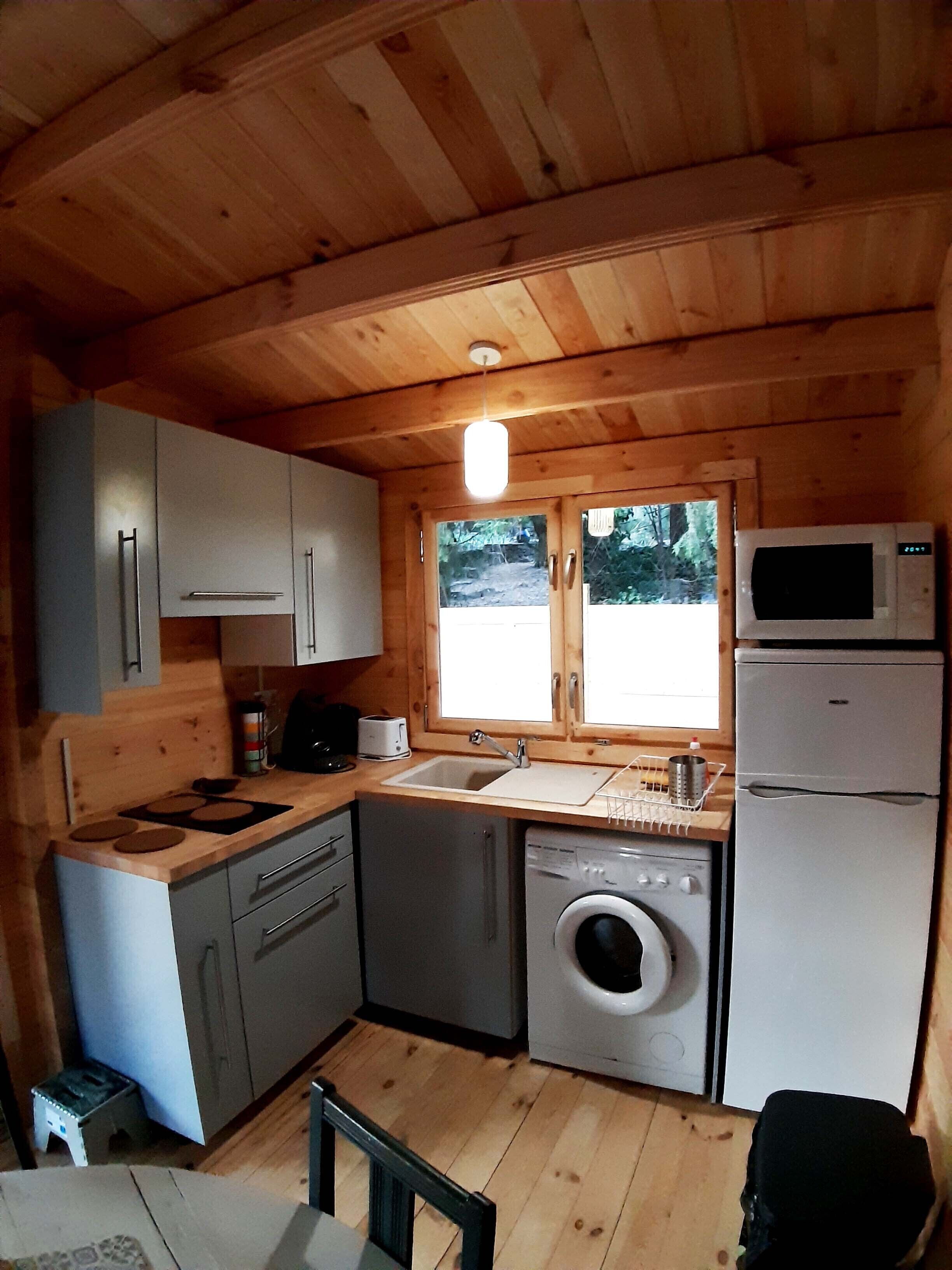 Wooden house, air conditioner, spa, games in the most beautiful bay in the world