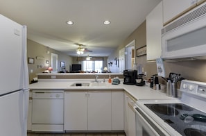 Condo (Country Getaway Condo - NO STAIRS!! S) | Private kitchen