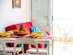 Dining - 1.1 Beautiful seafront with balcony and WIFI (Arona)