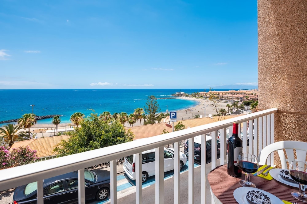1.1 Beautiful seafront with balcony and WIFI