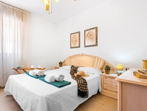 1 bedroom, iron/ironing board, internet, bed sheets