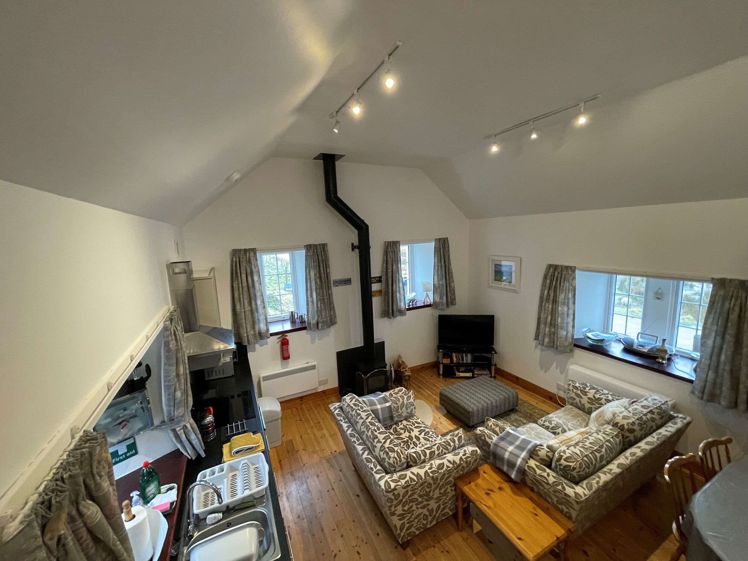 TALLA HOPE, pet friendly, character holiday cottage in Duntulm