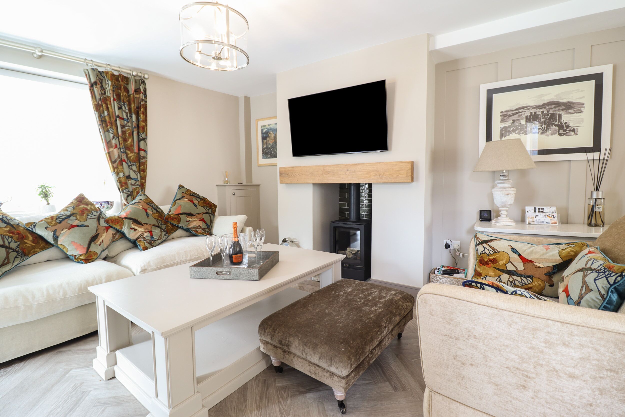 2 LLEWELYN STREET, pet friendly, luxury holiday cottage in Conwy