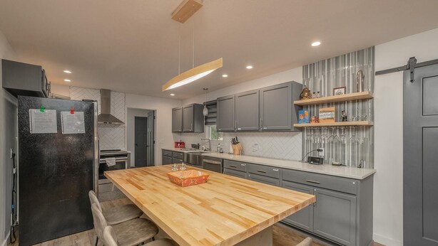 House (Greystone Home - Excellent location! ) | Private kitchen - Greystone Home (Springfield)
