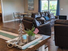 House (Canaan Point - LAKESIDE Trail to Lake) | Living room