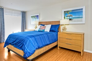 2 Schlafzimmer, Schreibtisch, Bügeleisen/Bügelbrett, Reisekinderbett