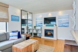 TV, fireplace
