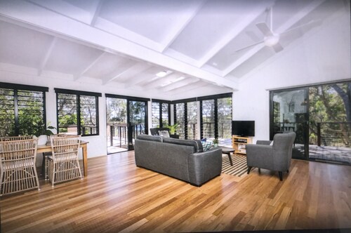 Arbour Lakeview Cottage