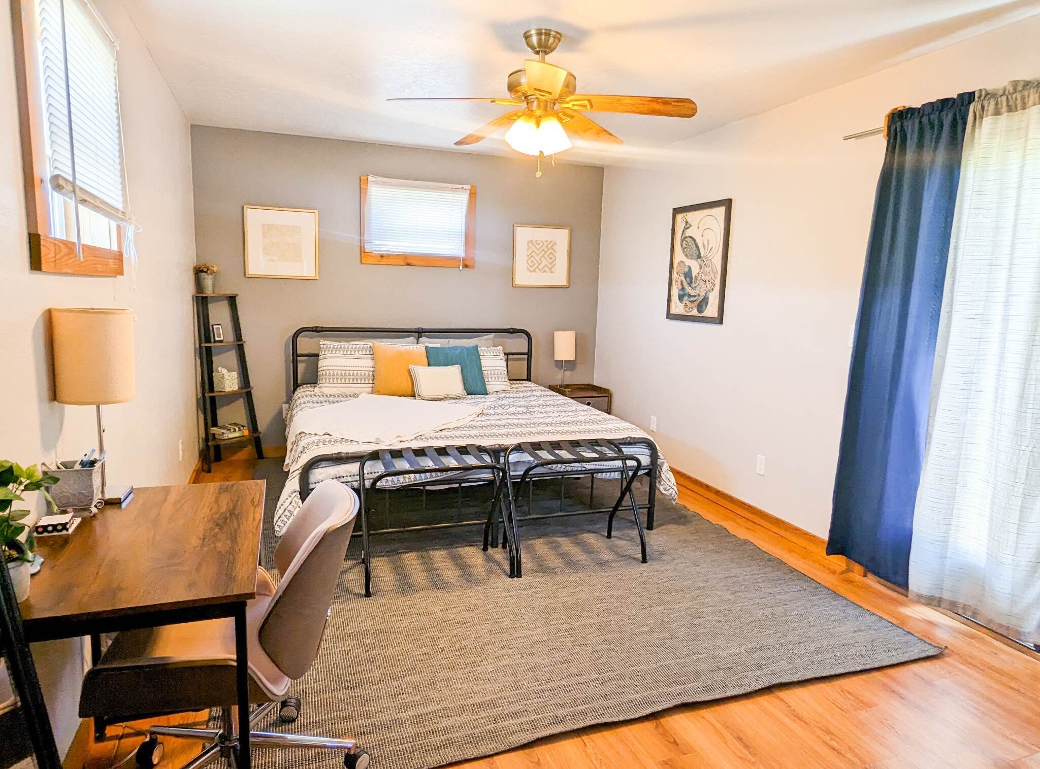 Rural Retreat Tiny Home With Beautiful Colorado Views! Dog friendly.