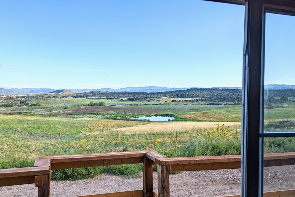 Rural Retreat Tiny Home With Beautiful Colorado Views! Dog friendly.