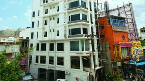 Front of property - Vasantharaja Inn (Puducherry)