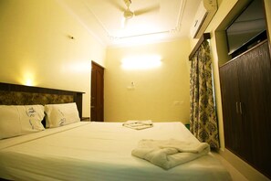 Executive Room | Hypo-allergenic bedding, rollaway beds, bed sheets