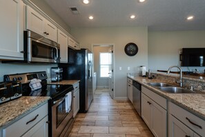 Apartment (NO STAIRS! The GRANDEUR  @ Stonebridg) | Eigene Küche