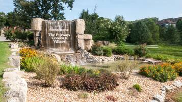 Condo (NO STAIRS! The LUX @ Stonebridge - Cl) | Property grounds