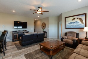 Condo (NO STAIRS! The LUX @ Stonebridge - Cl) | Living room