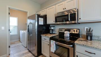 Condo (The SPLENDOR @ StoneBridge D - ONSITE) | Private kitchen