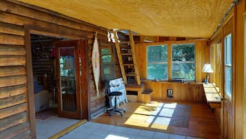 Cabin (Hunters Hike - Secluded - 160 acre HU) | 2 bedrooms