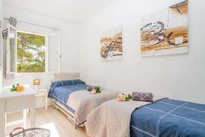 2 Schlafzimmer, Schreibtisch, Bügeleisen/Bügelbrett, kostenloses WLAN