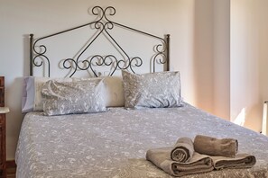 5 dormitorios, tabla de planchar con plancha, wifi gratis y ropa de cama